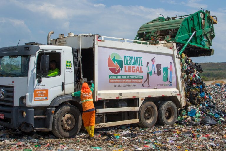 DF Legal remove no ano cerca de 400 mil t de resíduos descartados irregularmente