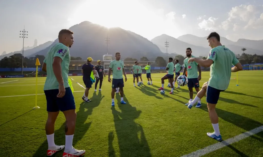Seleção Brasileira se prepara para enfrentar a Colômbia com novidades no time titular