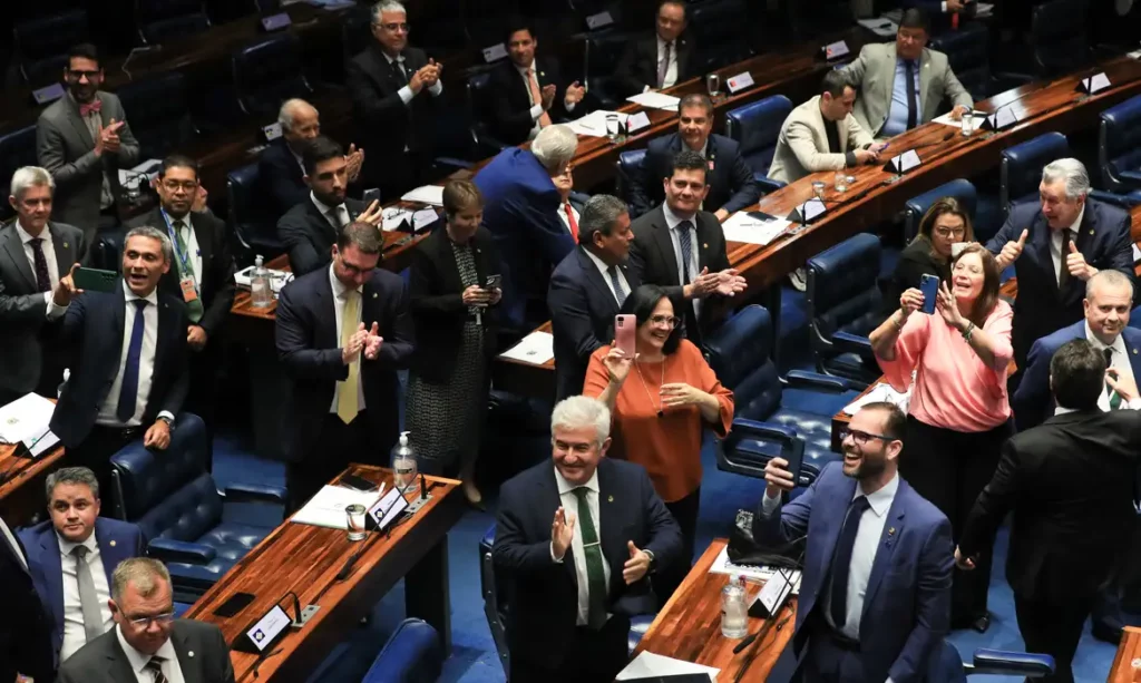 Senado aprova PEC que limita decisões individuais de ministros do Supremo