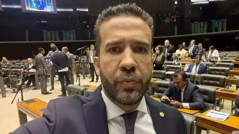 Investigação federal contra deputado André Janones por rachadinha avança