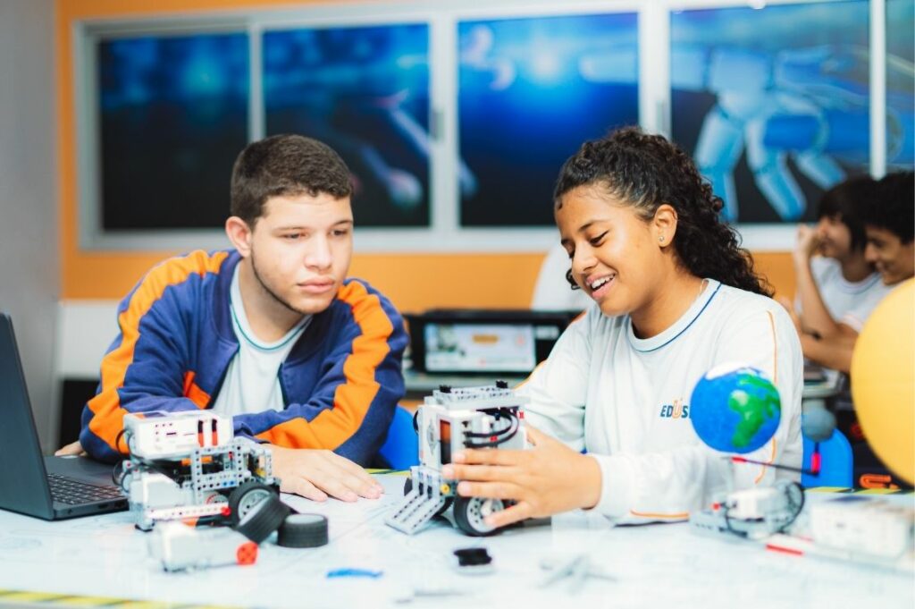 Presidente do Sistema Fecomércio-DF anuncia material didático gratuito para alunos da EduSesc