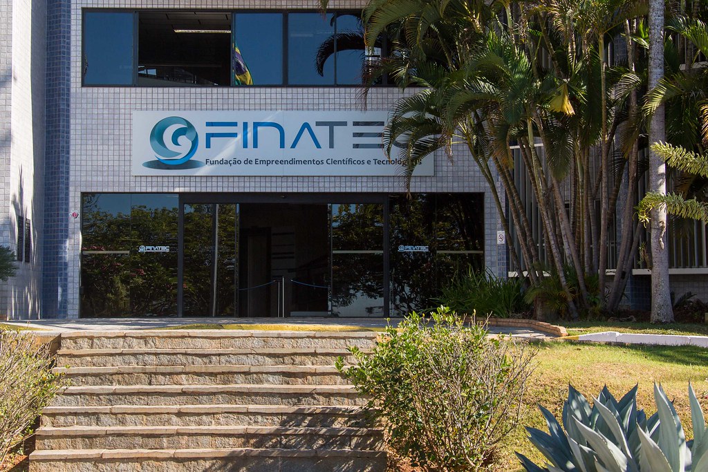 Finatec premia parlamentares parceiros