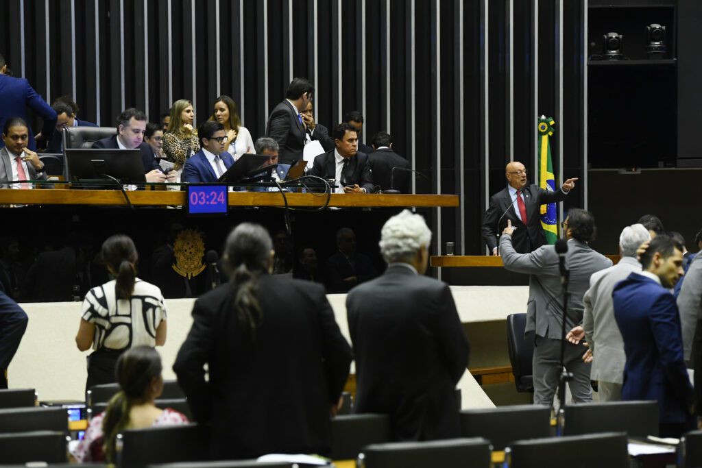 Congresso derruba veto do presidente à desoneração da folha de pagamento