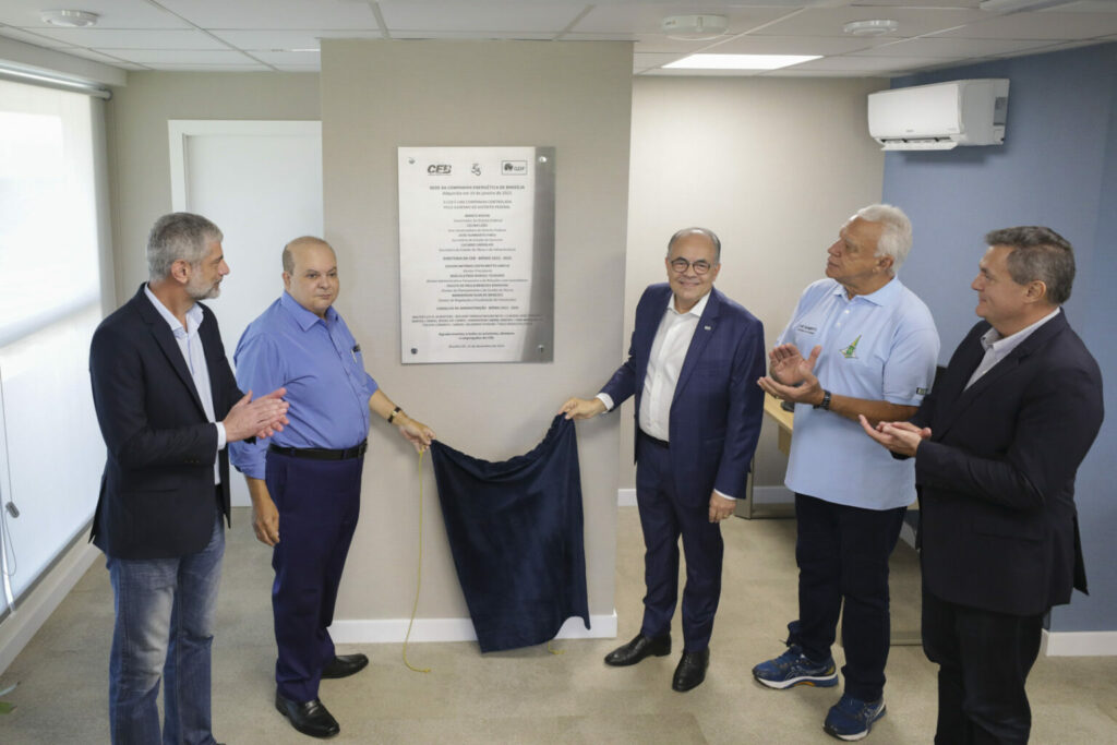 Governador Ibaneis participa da inauguração da nova sede da CEB