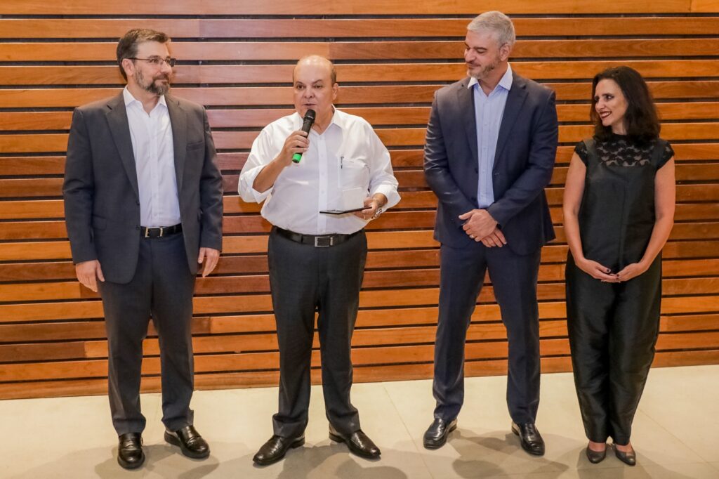 Governador Ibaneis Rocha recebe Prêmio Mérito Imobiliário
