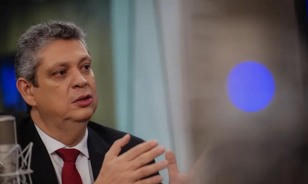 Ministro de Lula abre sindicância para apurar viagem de servidores que ele mesmo autorizou