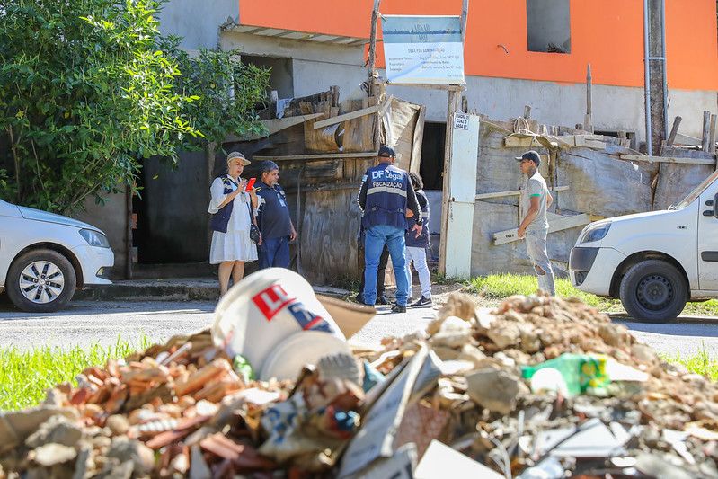 Luta contra a dengue mira descarte irregular de lixo em três regiões do DF