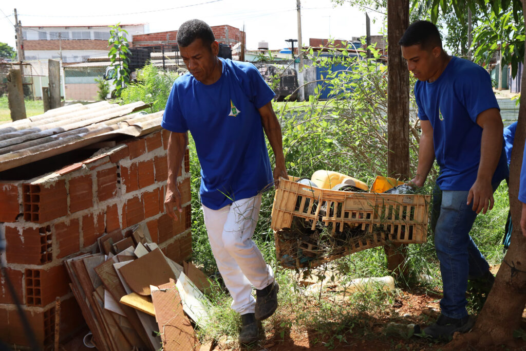Ação de combate à dengue retira 50 toneladas de entulhos em Samambaia