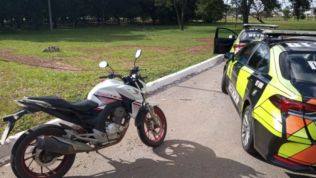 Detran-DF: moto com 365 infrações registradas é tirada de circulação