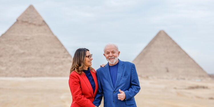 Lula e Janja fazem turismo e visitam pirâmides e esfinge no Egito