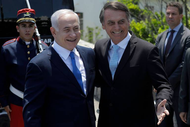 Advogados de Bolsonaro pedem liberação do passaporte ao STF