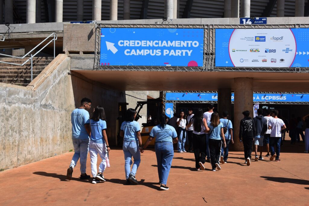 Alunos de escolas de gestão compartilhada visitam a Campus Party