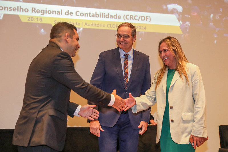 Celina participa da posse do Conselho Regional de Contabilidade do DF