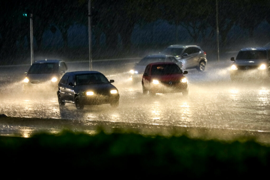 Inmet indica possibilidade de chuva durante a semana e alerta para ventos fortes no DF