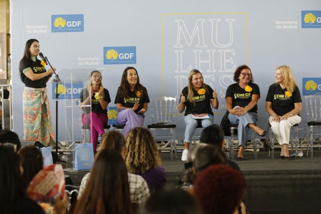 Celina participa do evento dos 36 anos do Conselho dos Direitos da Mulher