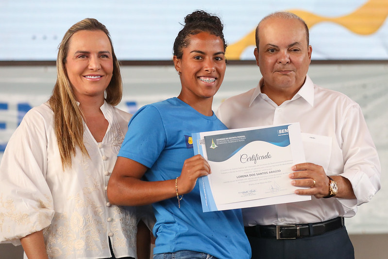 Ibaneis e Celina participam da formatura de mais 1,2 mil alunos pelo RenovaDF