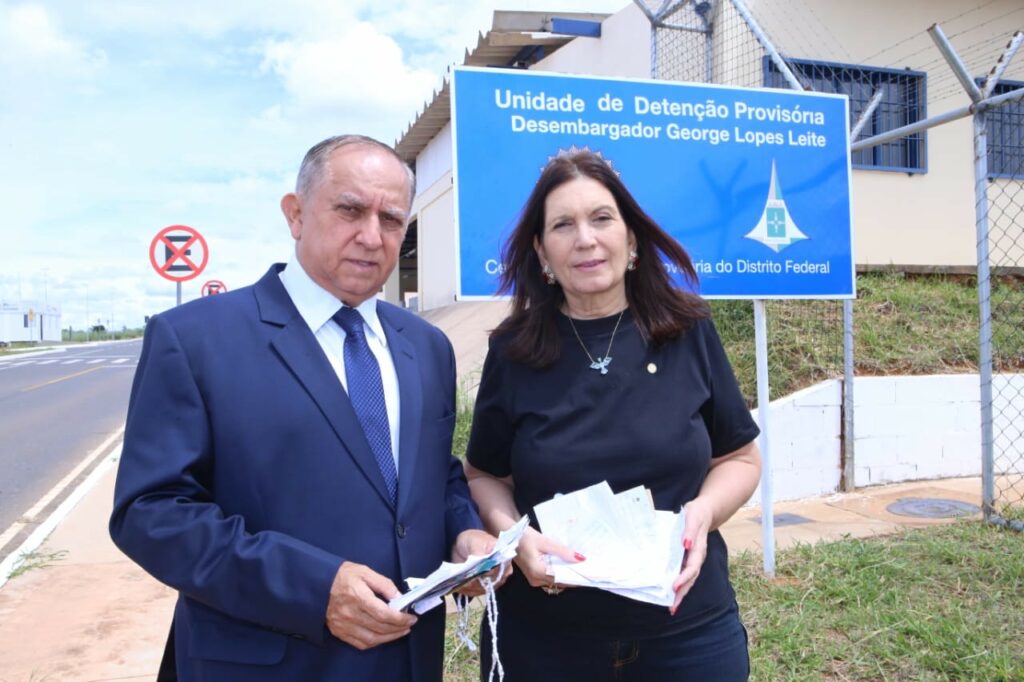 Izalci deixa o PSDB e ingressa no PL, despertando desconfiança entre bolsonaristas