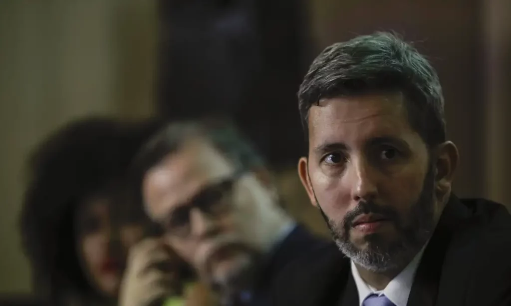 Leandro Grass está inelegível por 8 anos por mentir demais na campanha, decide o TRE-DF