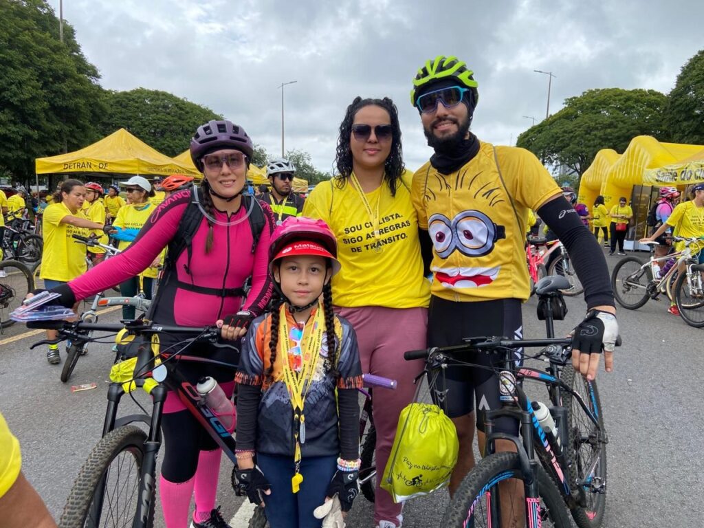 Detran-DF realiza passeio ciclístico para comemorar o Mês da Mulher