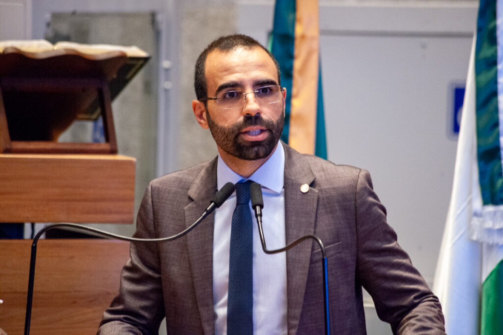 Manzoni celebra promulgação do Programa de Financiamento da Infraestrutura Pública do DF