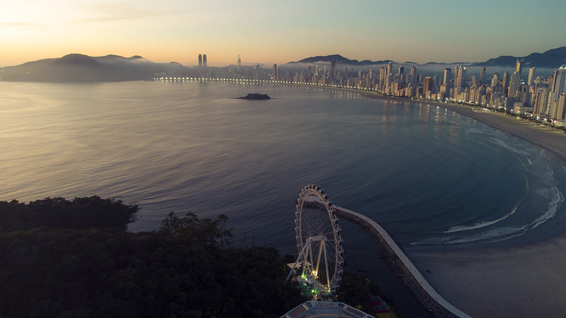 Capital dos arranha-céus: Balneário Camboriú tem os 10 prédios mais altos do Brasil