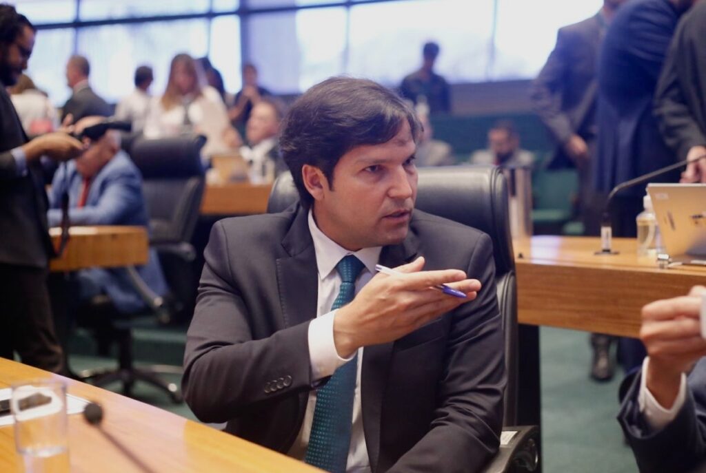 Negreiros propõe banco gratuito de remédio para famílias carentes