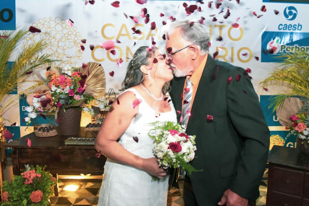 Casais do Casamento Comunitário fazem de ensaio pré-nupcial