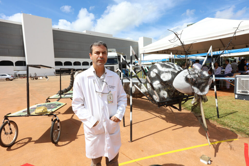 Réplica do Aedes em metal é destaque em ação contra a dengue
