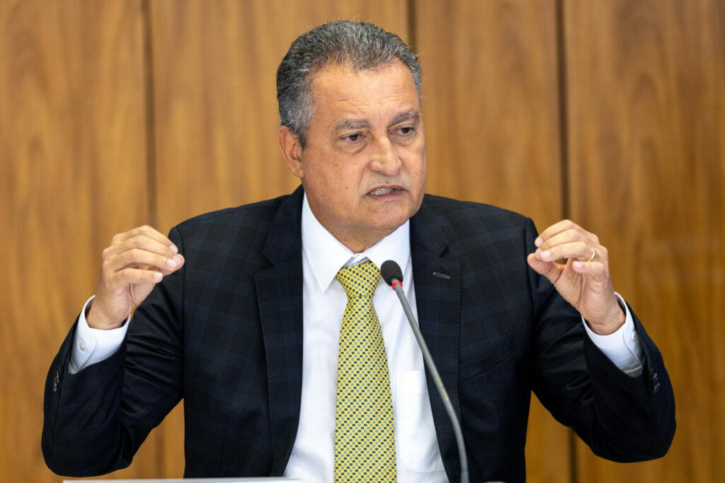 Ministro da Casa Civil é acusado de irregularidades em contrato de respiradores
