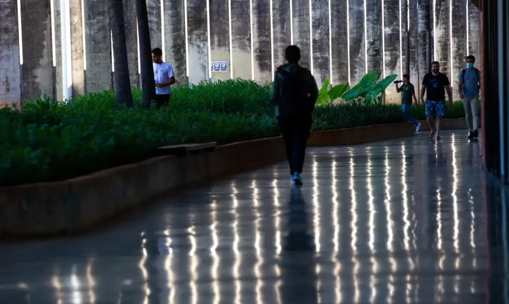 Universidades e institutos federais em greve contra governo Lula