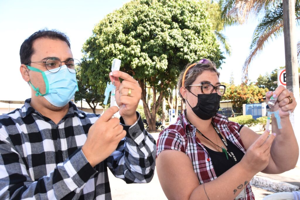 Fim de semana tem vacinação e tendas de atendimento a pacientes com dengue