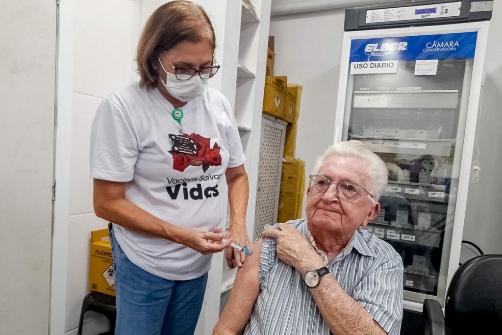 Grupo prioritário pode se vacinar contra covid em 8 locais nesta sexta