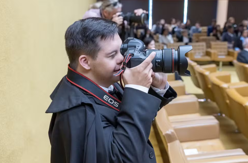Bruno Moura: primeiro fotógrafo com Síndrome de Down do STF