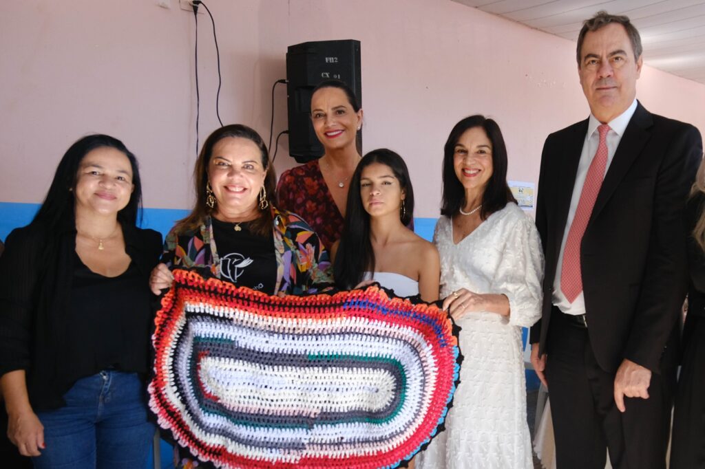 Lu Alckmin e Luiza Brunet prestigiam novas costureiras qualificadas pelo projeto Luz no Horizonte