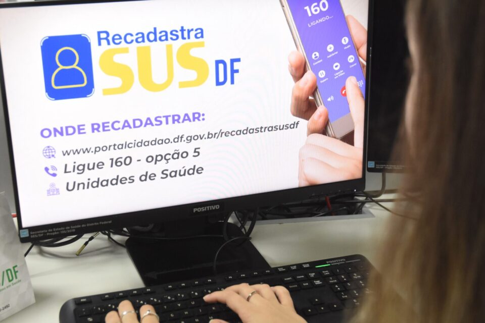 Mais de um milhão de usuários do DF precisam se recadastrar no SUS
