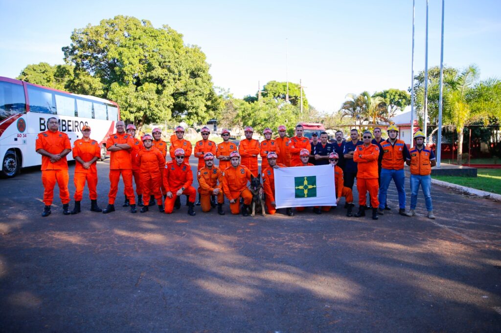 Nova equipe do Corpo de Bombeiros e da Defesa Civil segue para o RS