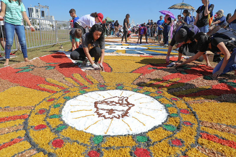 Católicos celebram Corpus Christi na Esplanada dos Ministérios