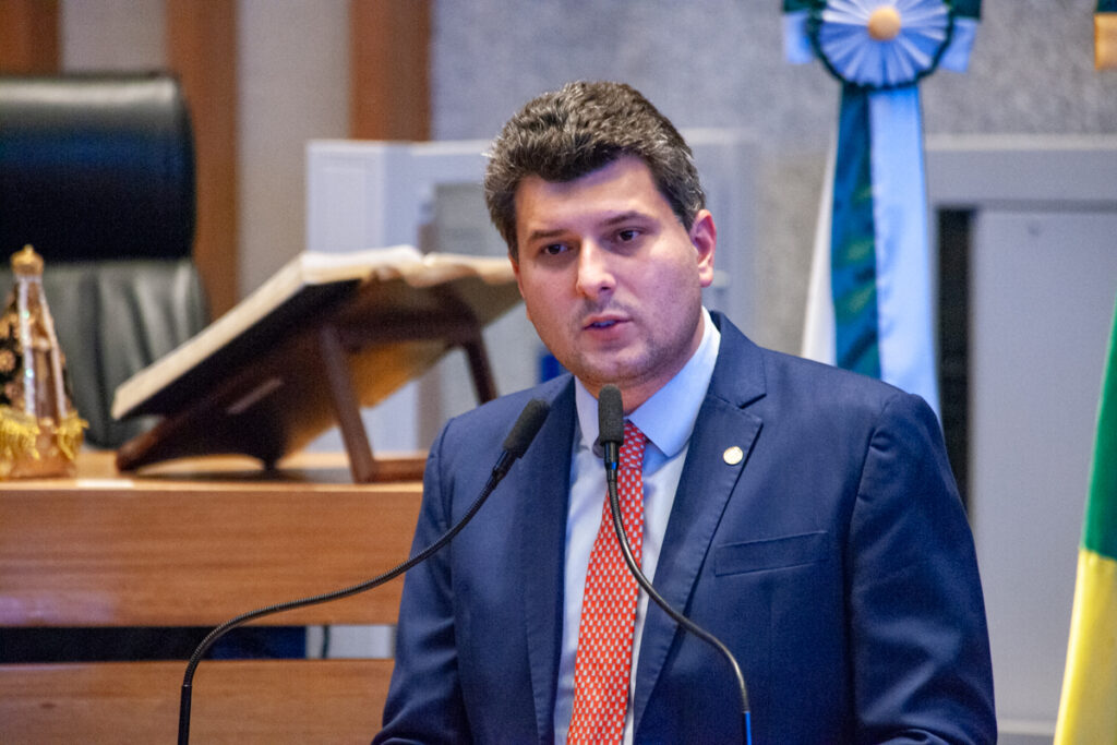 Pedrosa exige ação após violência contra criança autista em clínica do DF