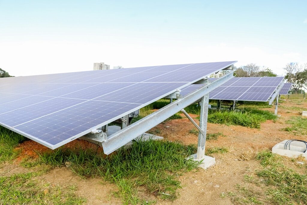 Distrito Federal inaugura primeira usina fotovoltaica pública