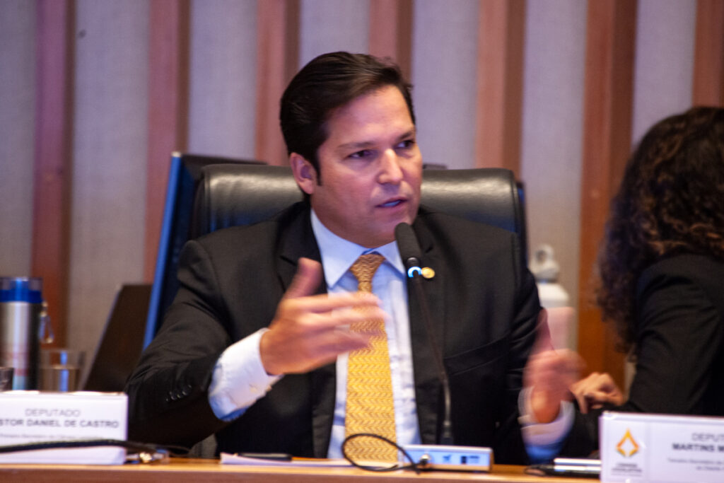 Comisão da CLDF aprova programa de inclusão digital para pessoas 60+