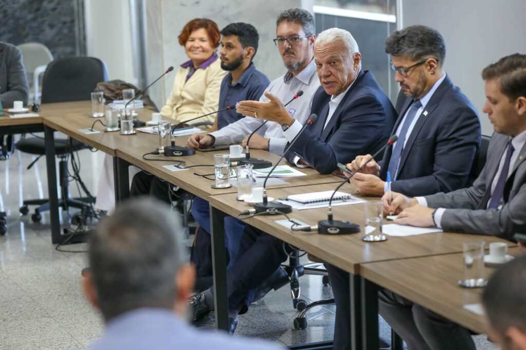 Comitê de Energia Legal se reúne com foco em regularização