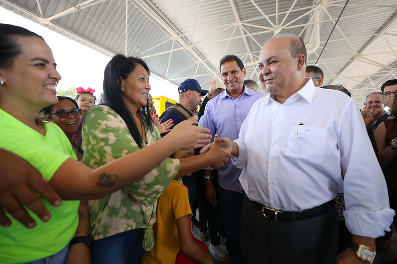 Ibaneis entrega nova rodoviária para a população do Itapoã