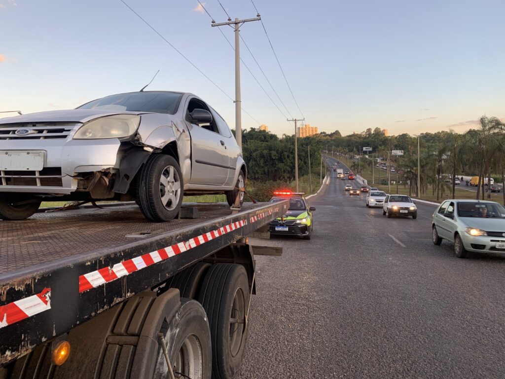 Detran-DF apreende veículo com débitos de quase R$ 300 mil