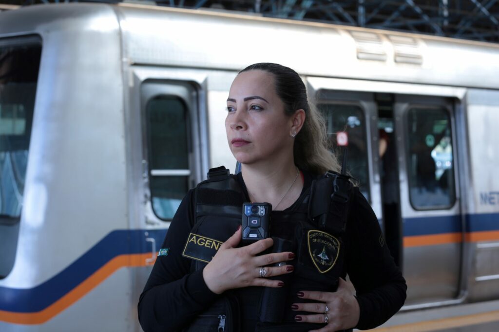 Seguranças do Metrô-DF começam a usar câmeras corporais na segunda