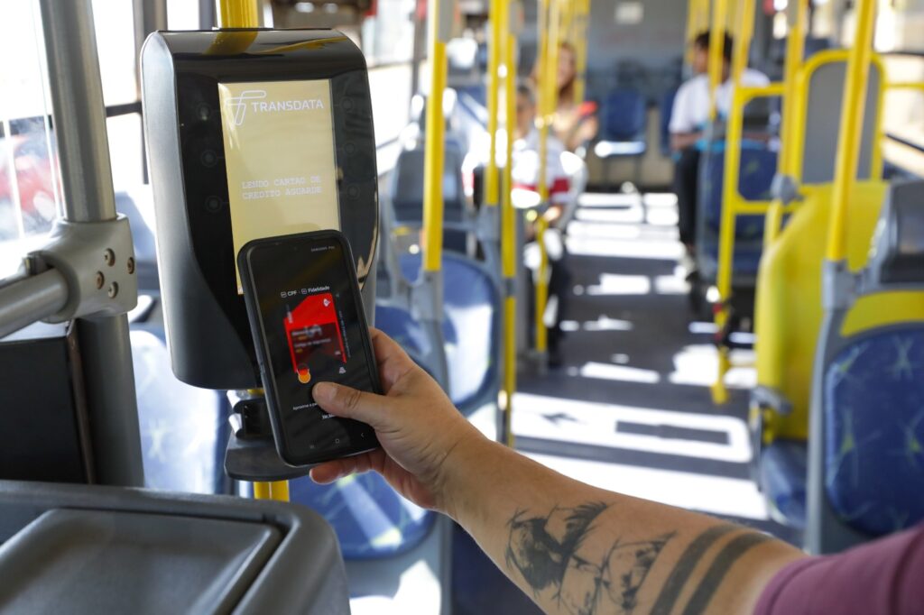 52 linhas de ônibus do Distrito Federal deixam de aceitar pagamentos em dinheiro