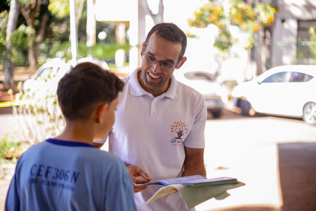 Alunos da rede pública na Asa Norte recebem vacinas contra a dengue