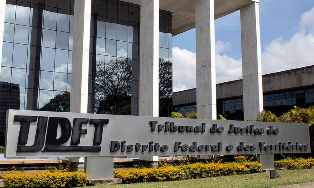 Justiça do DF declara greve dos professores Ilegal e impõe multa de R$ 1 milhão
