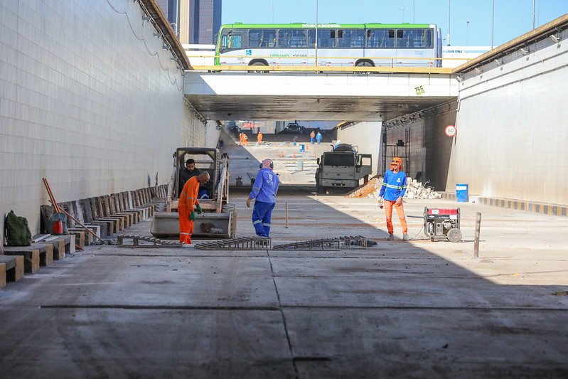 Obras no Buraco do Tatu chegam à fase de recompactação do solo