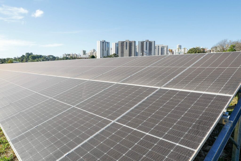 Investimento de R$ 130 milhões vai levar energia solar para prédios públicos