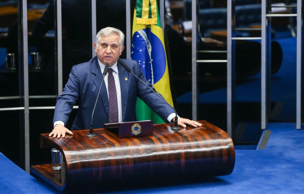 Izalci faz duras críticas ao Governo Lula por tentar incluir as Forças Armadas e o FCDF no pacote de corte
